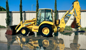 Komatsu WB140 Loader Backhoe