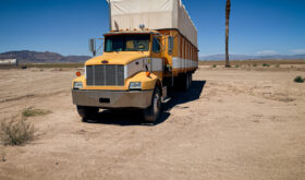 Peterbilt 330 Live Floor Truck