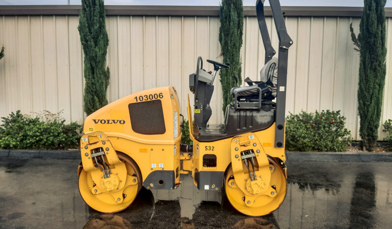 Volvo DD25B Compactor – Smooth Drum full